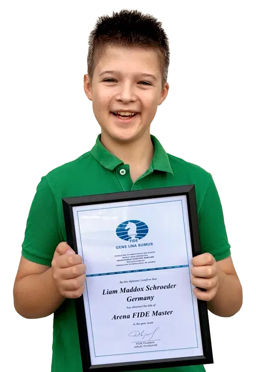 Liam mit Urkunde 